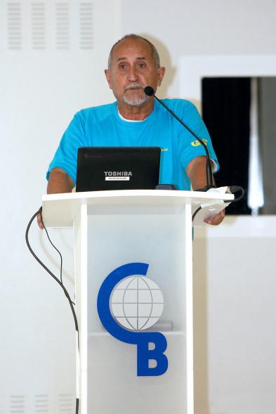 Presentación del Equipo de Atletismo del Colegio Base - Discurso de un organizador.