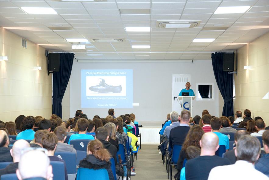 Presentación del Equipo de Atletismo del Colegio Base -  Panorámica del evento.