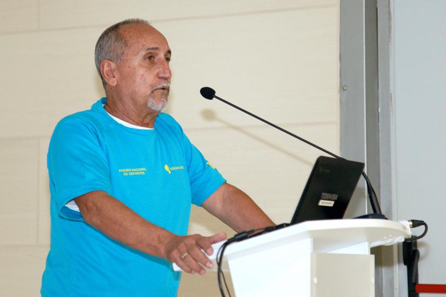 Presentación del Equipo de Atletismo del Colegio Base - Discurso del organizador.