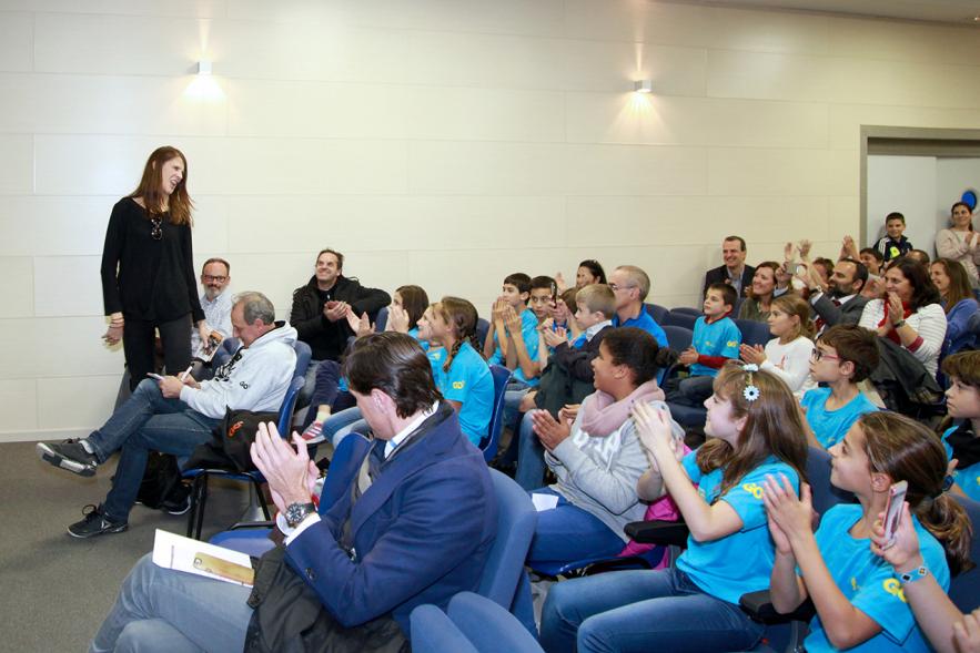 Presentación del Equipo de Atletismo del Colegio Base -  La organizadora.