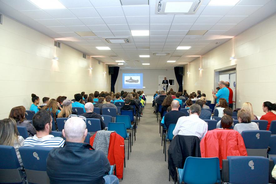 Presentación del Equipo de Atletismo del Colegio Base -  Panorámica del evento.