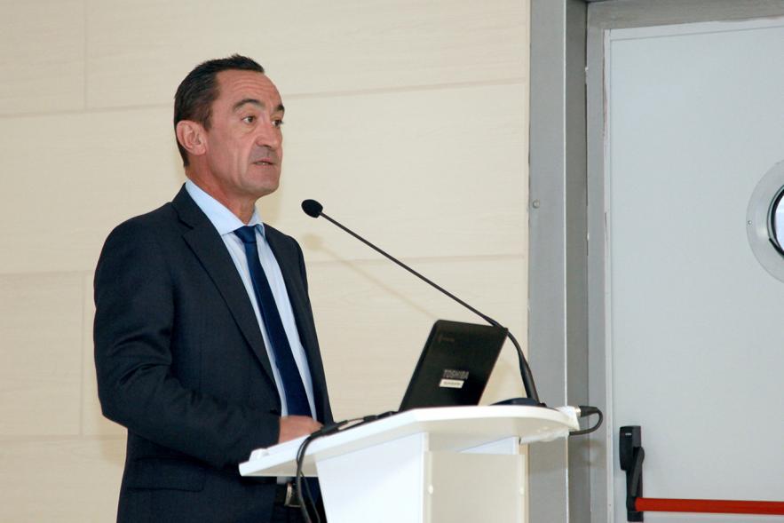 Presentación del Equipo de Atletismo del Colegio Base -   Discurso de un organizador.