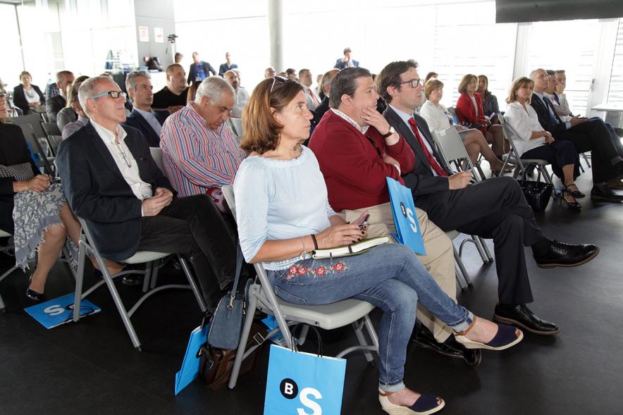 IIº Encuentro de Comercio Urbano de Alcobendas - Imagen lateral de los asistentes.