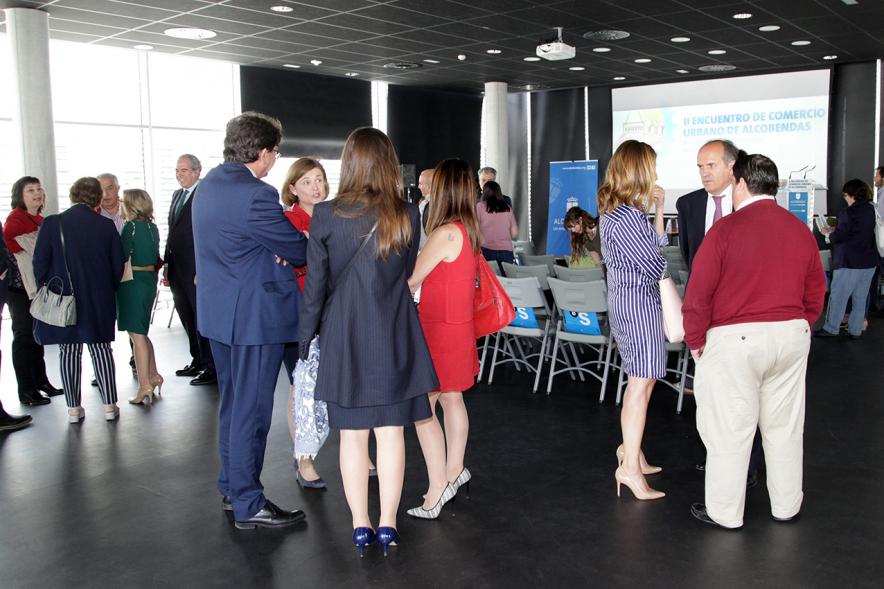 IIº Encuentro de Comercio Urbano de Alcobendas - Imagen de varios  grupos de comerciantes.