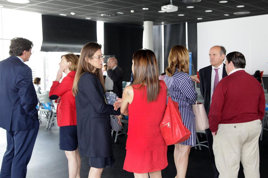 IIº Encuentro de Comercio Urbano de Alcobendas - Imagen de varios  grupos de comerciantes.