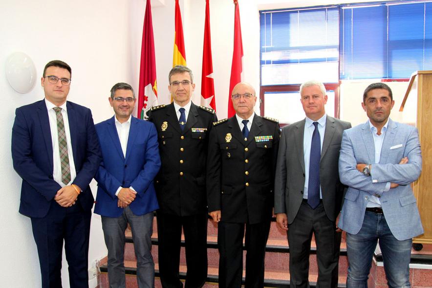 Representación del consistorio y autoridades en la Presentación del Nuevo Comisario de Policía Nacional.
