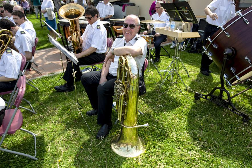 Día de la Comunidad de Madrid 2019  - Primer plano de un saxofonista descansando.