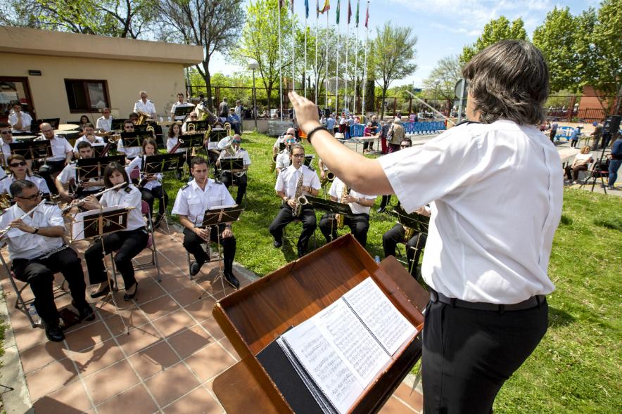 Día de la Comunidad de Madrid 2019 - Primer plano del director de la banda y  de los músicos.