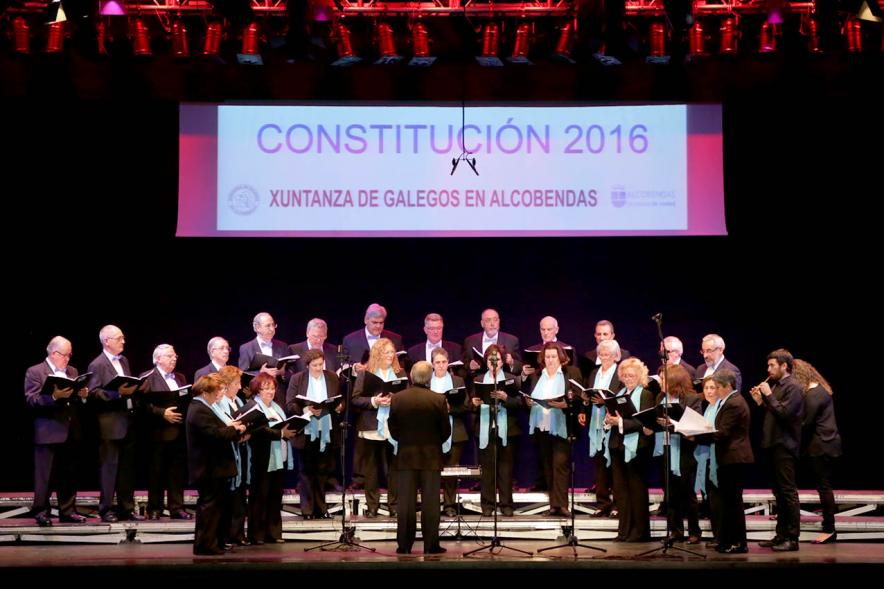 Concierto Día de la Constitución en La Esfera - Actuación de la coral de adultos.