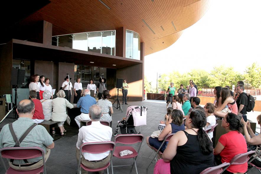La Música Toma la Calle - Concierto en el Centro de Arte - Actuación con público en la calle.
