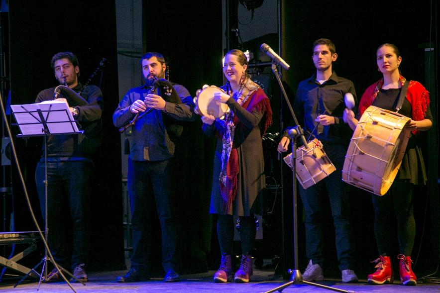 Concierto de la Constitución de la Xuntanza de Galegos 2017 - Imagen de un momento de la actuación de unos músicos. 