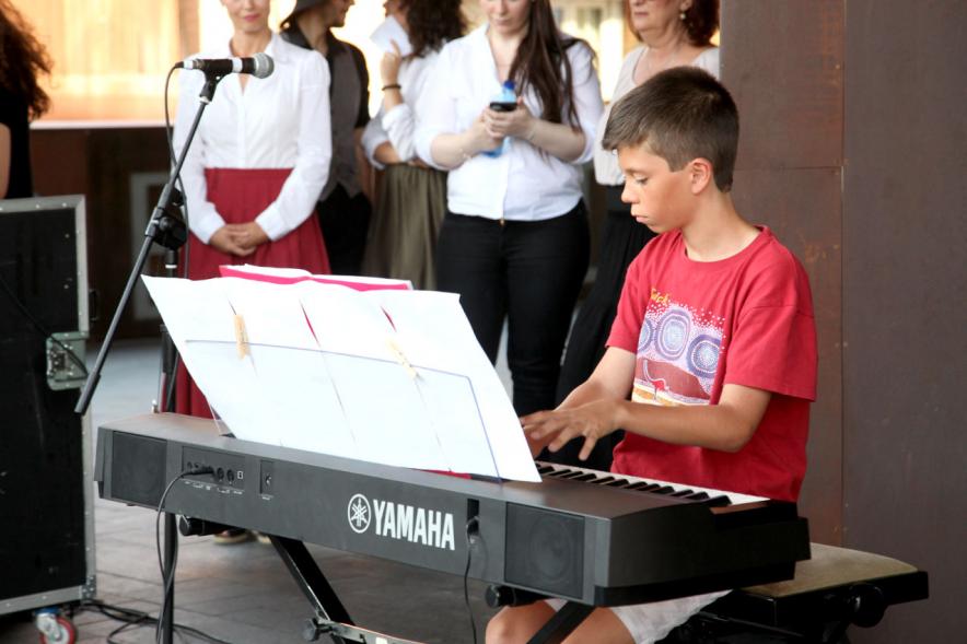 La Música Toma la Calle - Concierto en el Centro de Arte - Una actuación infantil.