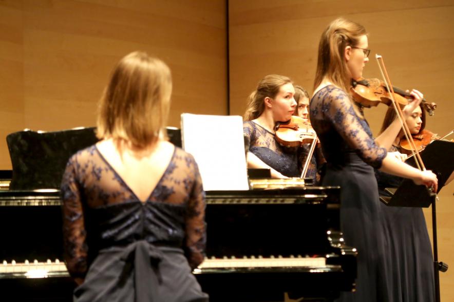 Concierto Orquesta de Mujeres -  Imagen posterior de la orquesta femenina.