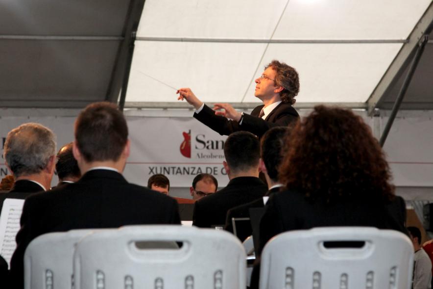 Director de orquesta en acción