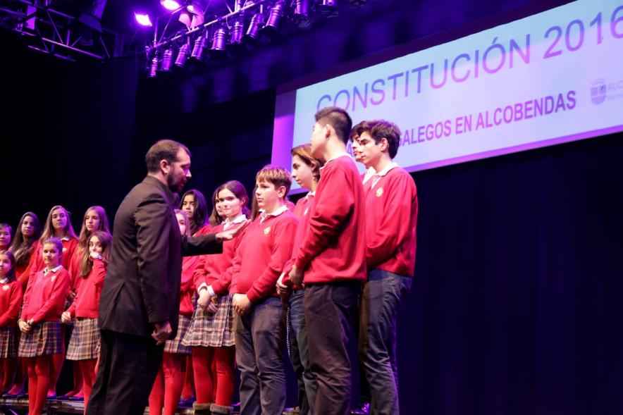 Concierto Día de la Constitución en La Esfera - Los jóvenes del coro.  