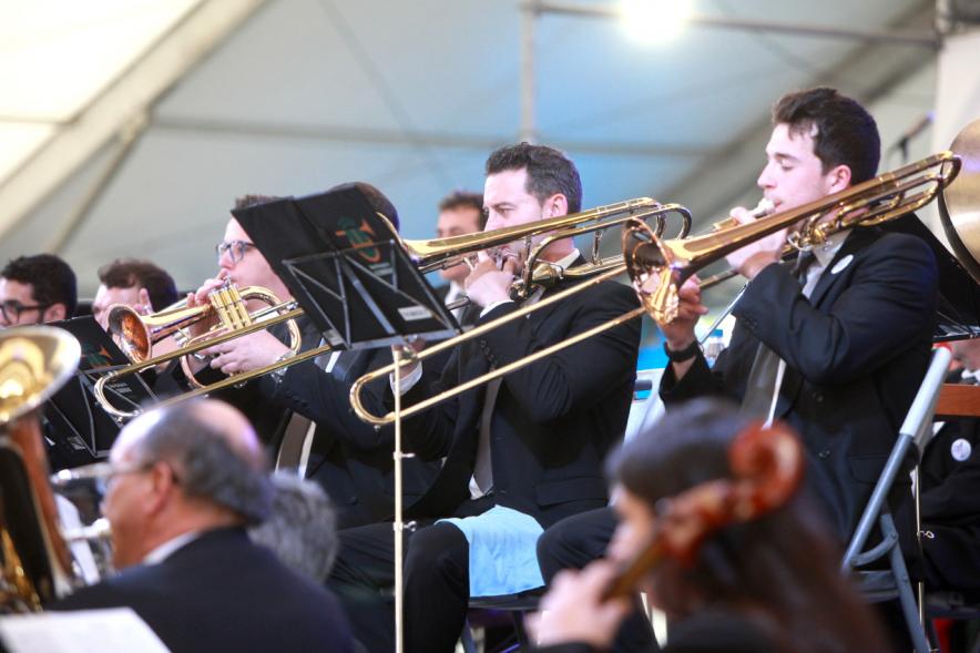 Músicos tocando el trombón