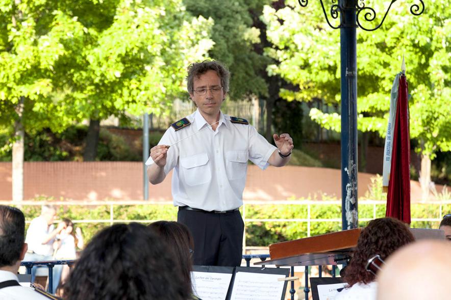 Concierto de Verano de la Banda de Música - Imagen de primer plano del director de la banda de música.