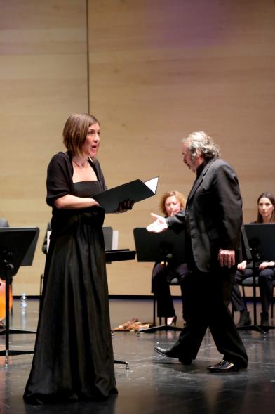 Concierto de Cantatas para el Tiempo de la Pasión - Imagen del director y la solista.