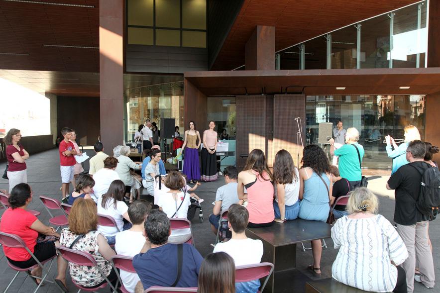 La Música Toma la Calle - Concierto en el Centro de Arte - Panorámica de la sesión.