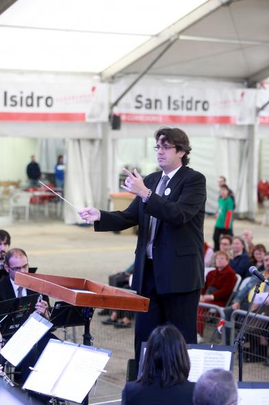 Director mandando la orquesta