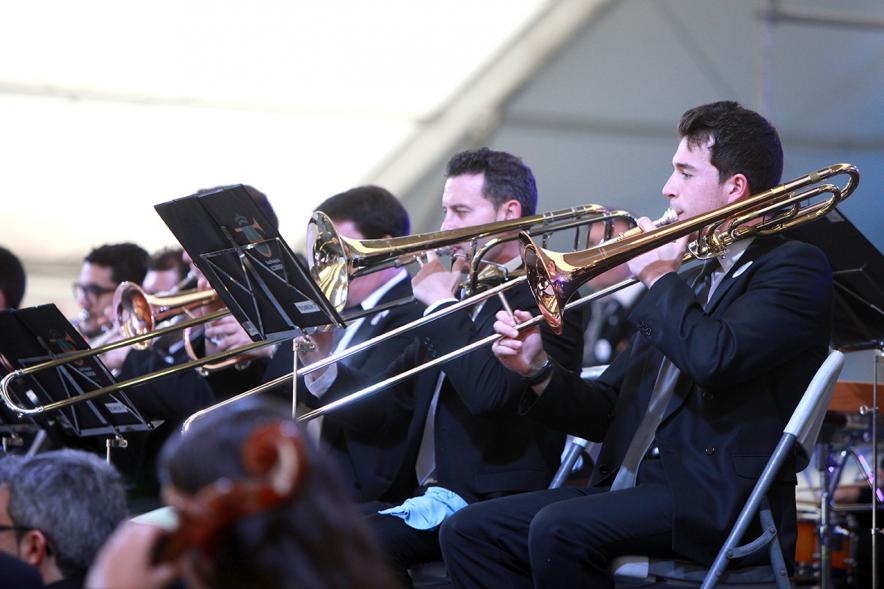 Músicos tocando el trombón