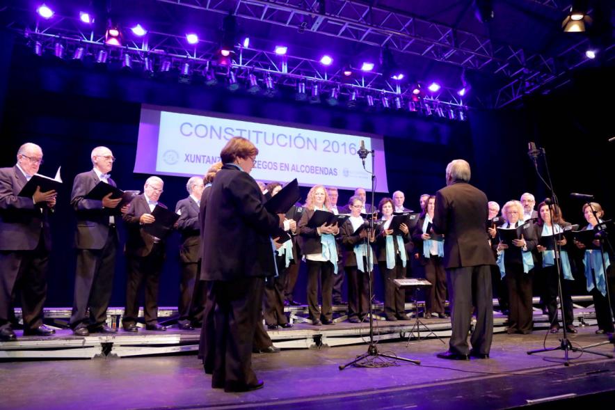 Concierto Día de la Constitución en La Esfera -  Actuación coral de adultos.