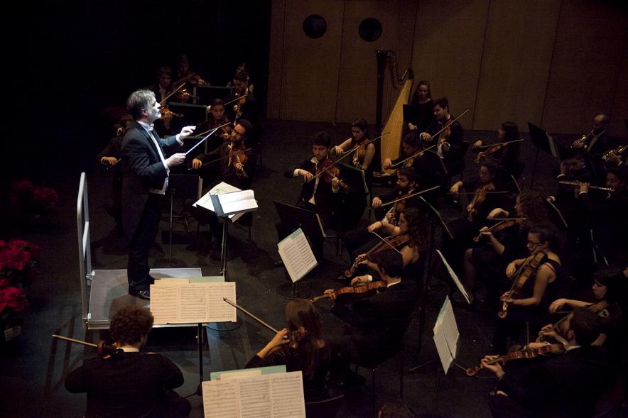 Concierto de Año Nuevo 2017 - Imagen general del director y de la orquesta.