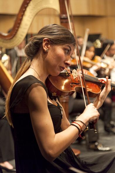 Concierto de Año Nuevo 2017 - Imagen primer plano de una violinista.
