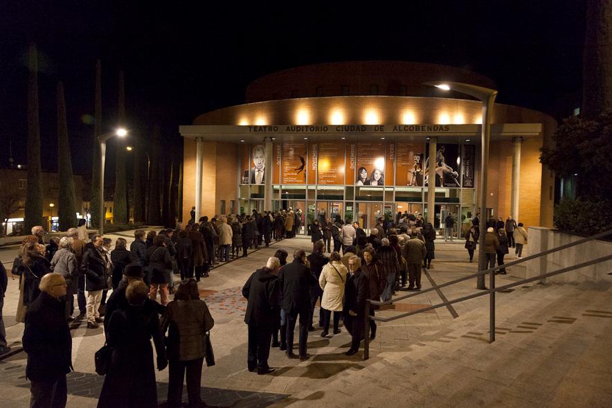 Concierto de Año Nuevo 2017 - Imagen exterior del público entrando al auditorio.