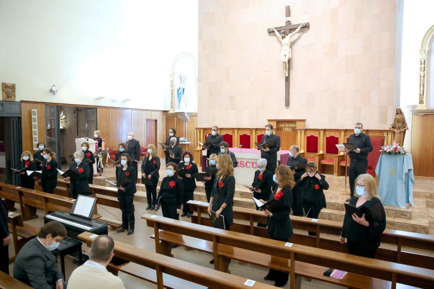 Concierto en Memoria de la Víctimas del Covid19 - Imagen de la coral antes de su actuación.
