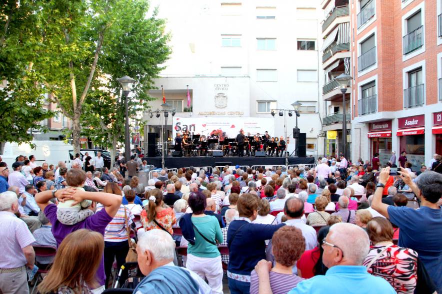 Participantes al evento.San Isidro 2019 - Concierto Alcobendas Big Band en Plaza del Pueblo