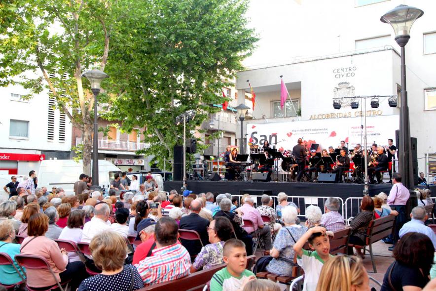  Participantes al evento.San Isidro 2019 - Concierto Alcobendas Big Band en Plaza del Pueblo