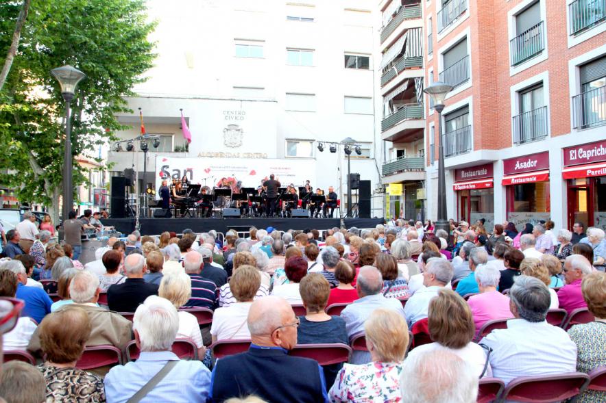 Participantes al evento.San Isidro 2019 - Concierto Alcobendas Big Band en Plaza del Pueblo