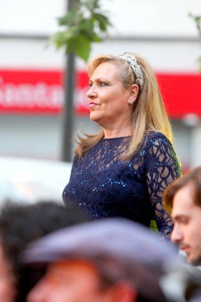 Vocalista de la Orquesta Big Band, en la Plaza del Pueblo, Alcobendas. San Isidro 2019.