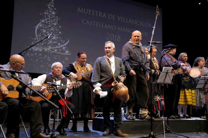 XX Muestra de Villancicos Castellano-Manchegos -  Imagen del grupo de música, guitarras y bandurrias que acompañan a la coral que canta los villancicos.