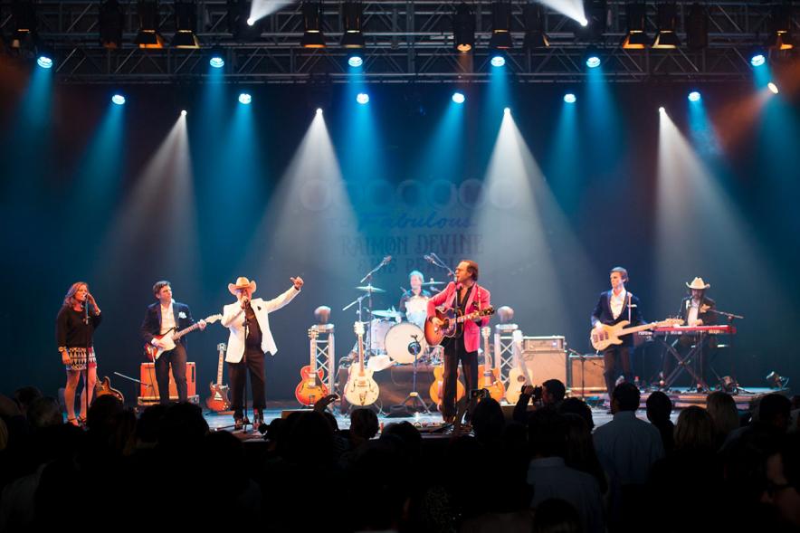 Fiestas Virgen de la Paz 2019 - Concierto Solidario Raimon Devine & His Pearls -  Imagen de la actuación de grupo musical.