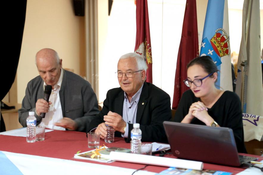 Día de las Letras Gallegas - Conferencia Vida y Obras de María Victoria Moreno -  Primer plano de los ponentes.