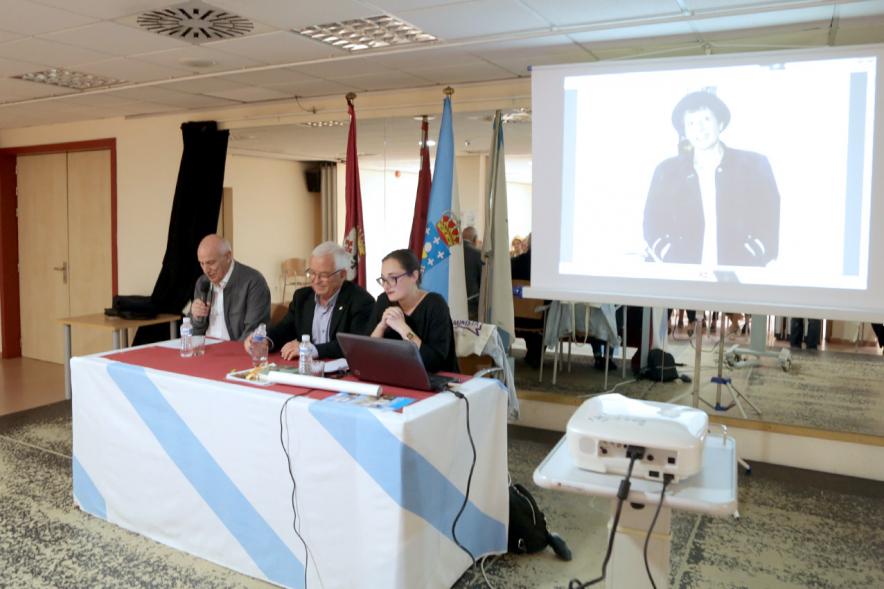 Día de las Letras Gallegas - Conferencia Vida y Obras de María Victoria Moreno - Imagen  de la mesa de los ponentes.