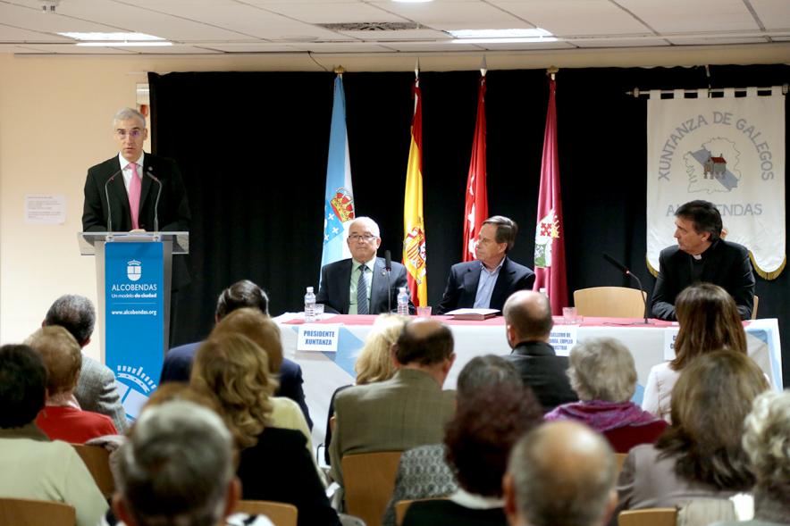 Ciclo de Conferencias de la Xuntanza de Galegos - Imagen de vista general del salón donde se realiza la conferencia.