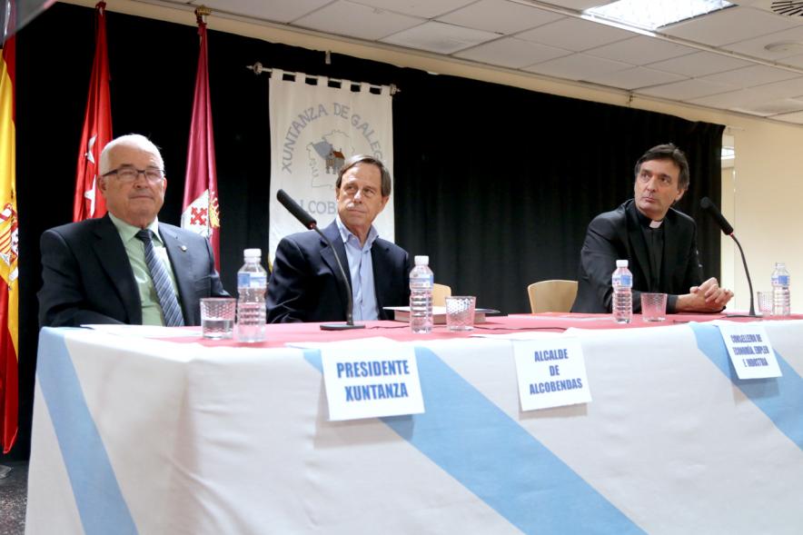 Ciclo de Conferencias de la Xuntanza de Galegos - Imagen de la mesa de conferenciantes.