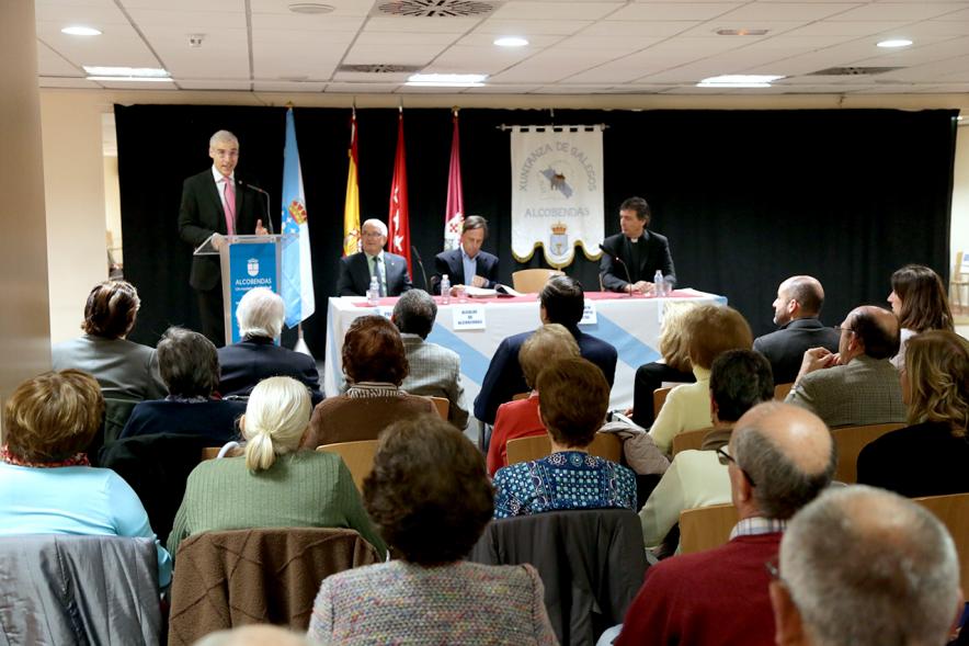Ciclo de Conferencias de la Xuntanza de Galegos - Imagen de vista general del salón donde se realiza la conferencia.