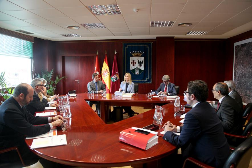 Celebración del Consejo de Gobierno de la Comunidad de Madrid - Imagen de autoridades reunidas.