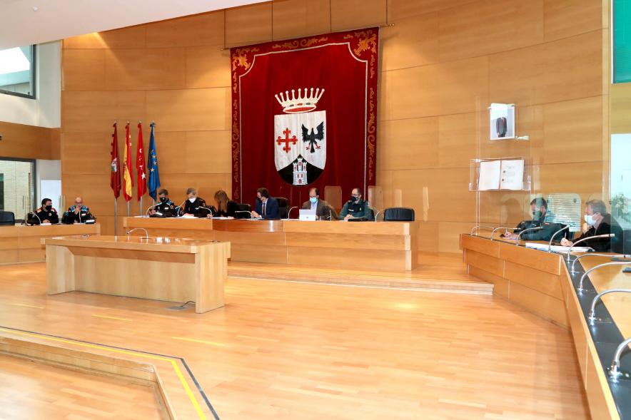 Participantes en el salón de plenos