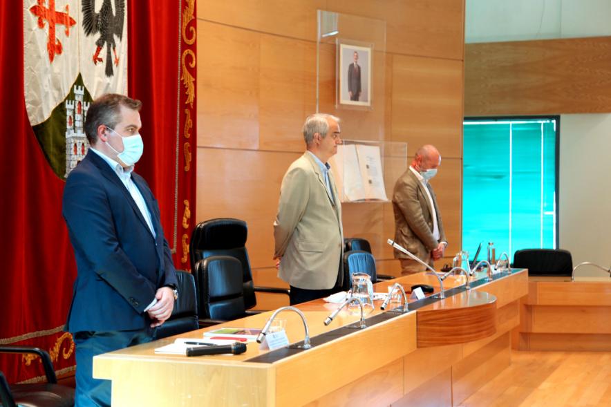 Reunión Extraordinaria del Consejo Social de la Ciudad - Imagen de la mesa presidencial con sus componentes.