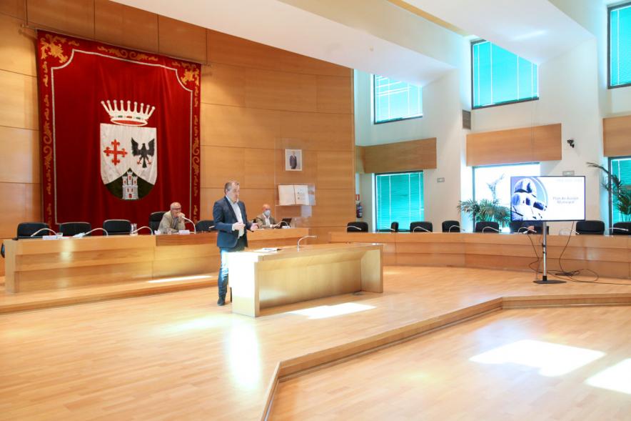 Reunión Extraordinaria del Consejo Social de la Ciudad - Imagen de un miembro de Consejo Social de la Ciudad en un momento de su intervención.