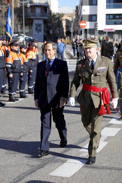 Detalle alcalde García de Vinuesa con mando militar
