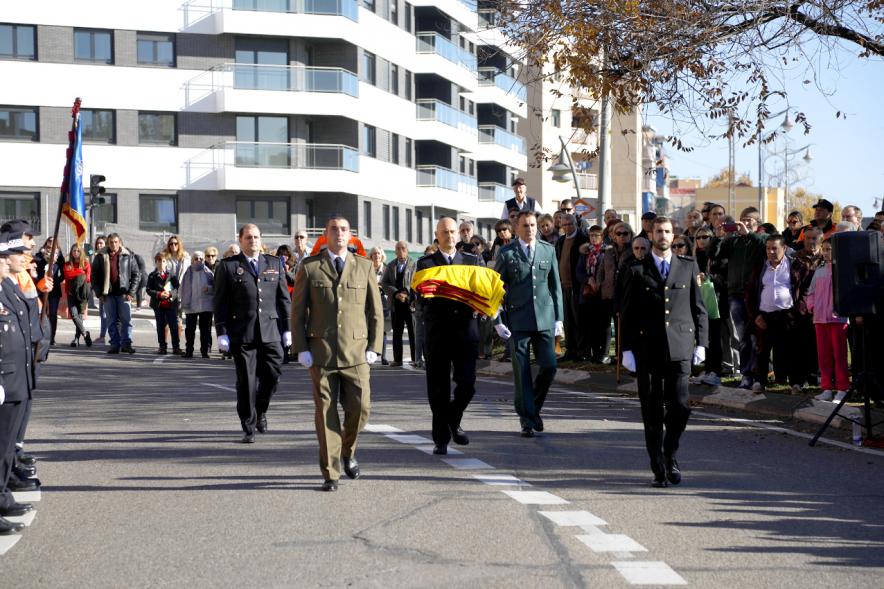 Detalle viaje ceremonial de la bandera hasta el punto de entrega pàra su izado