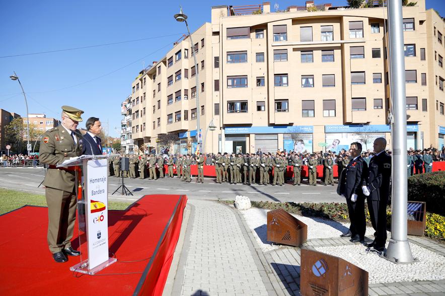 Detalle vista lateral de púlpito con Alcalde García de Vinuesa y mando militar