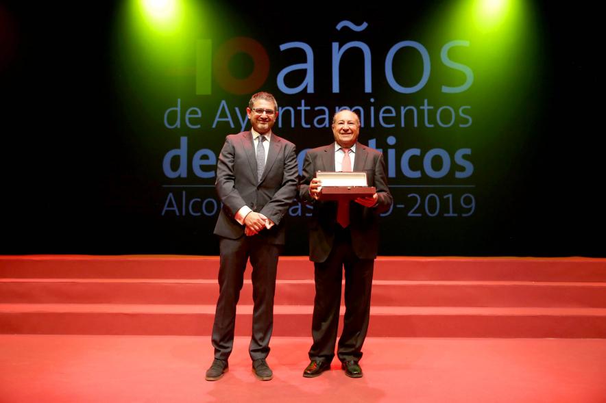 Alcalde Sánchez Acera con exalcalde José Caballero