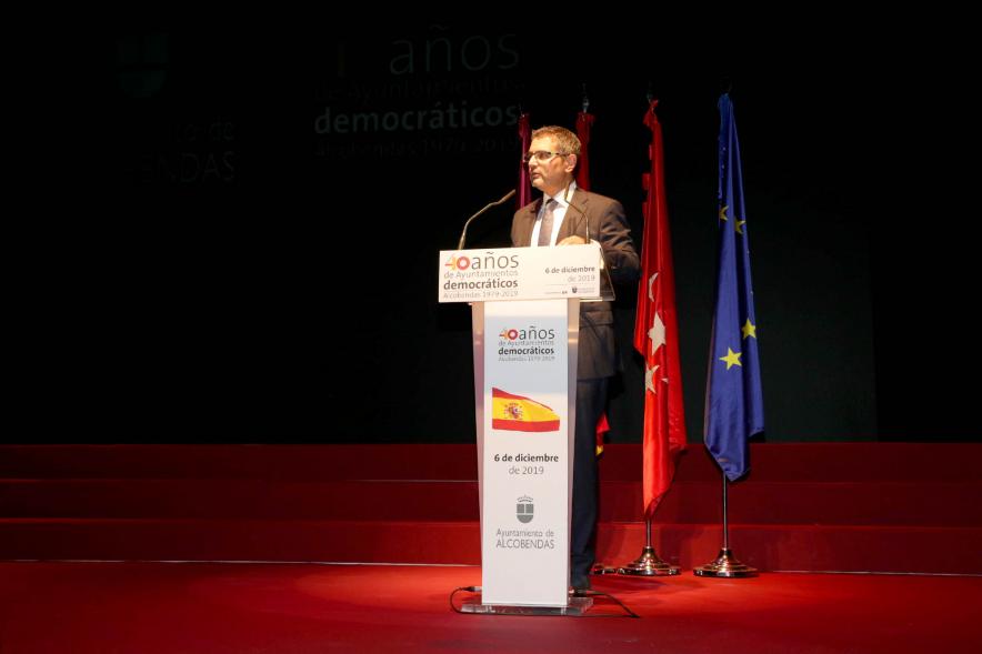 Alcalde Sánchez Acera durante discurso